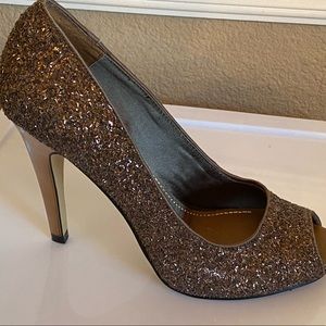 Gold/bronze glitter Nine West pump - BRAND NEW